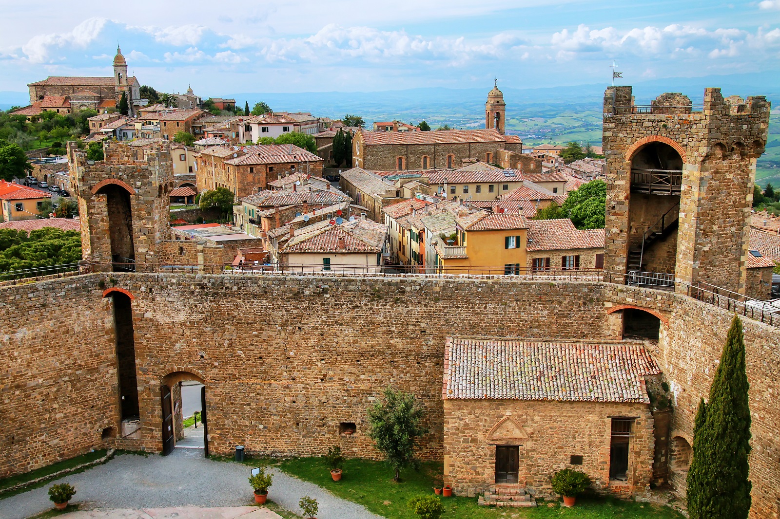 montalcino winery tours